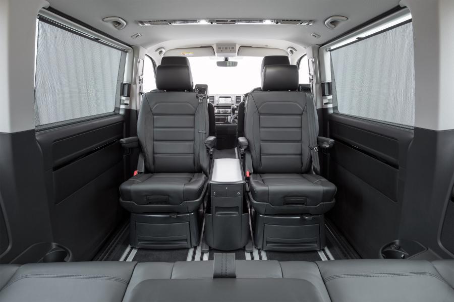 Интерьер Volkswagen Caravelle (T6) 2015 года  (UK) (фото 7 из 20)